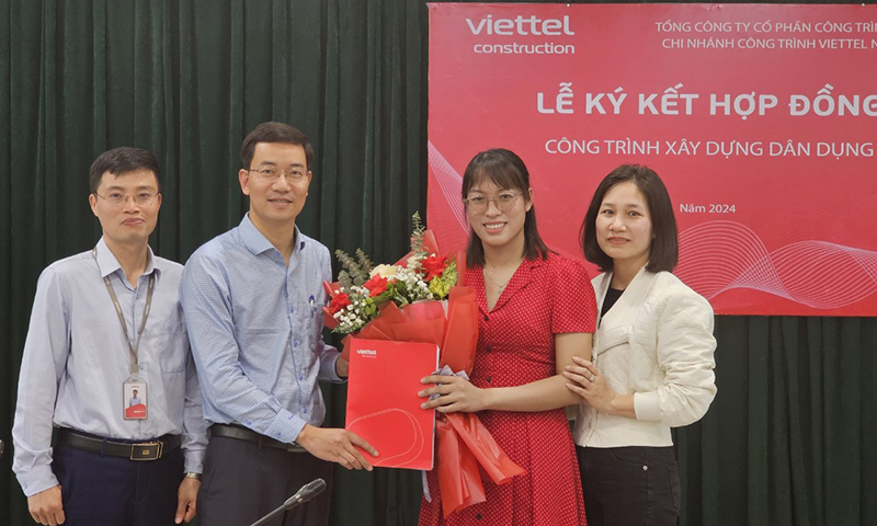 Đội ngũ kỹ sư của Viettel Construction giám sát công trình thực tế. Ảnh: Viettel Construction