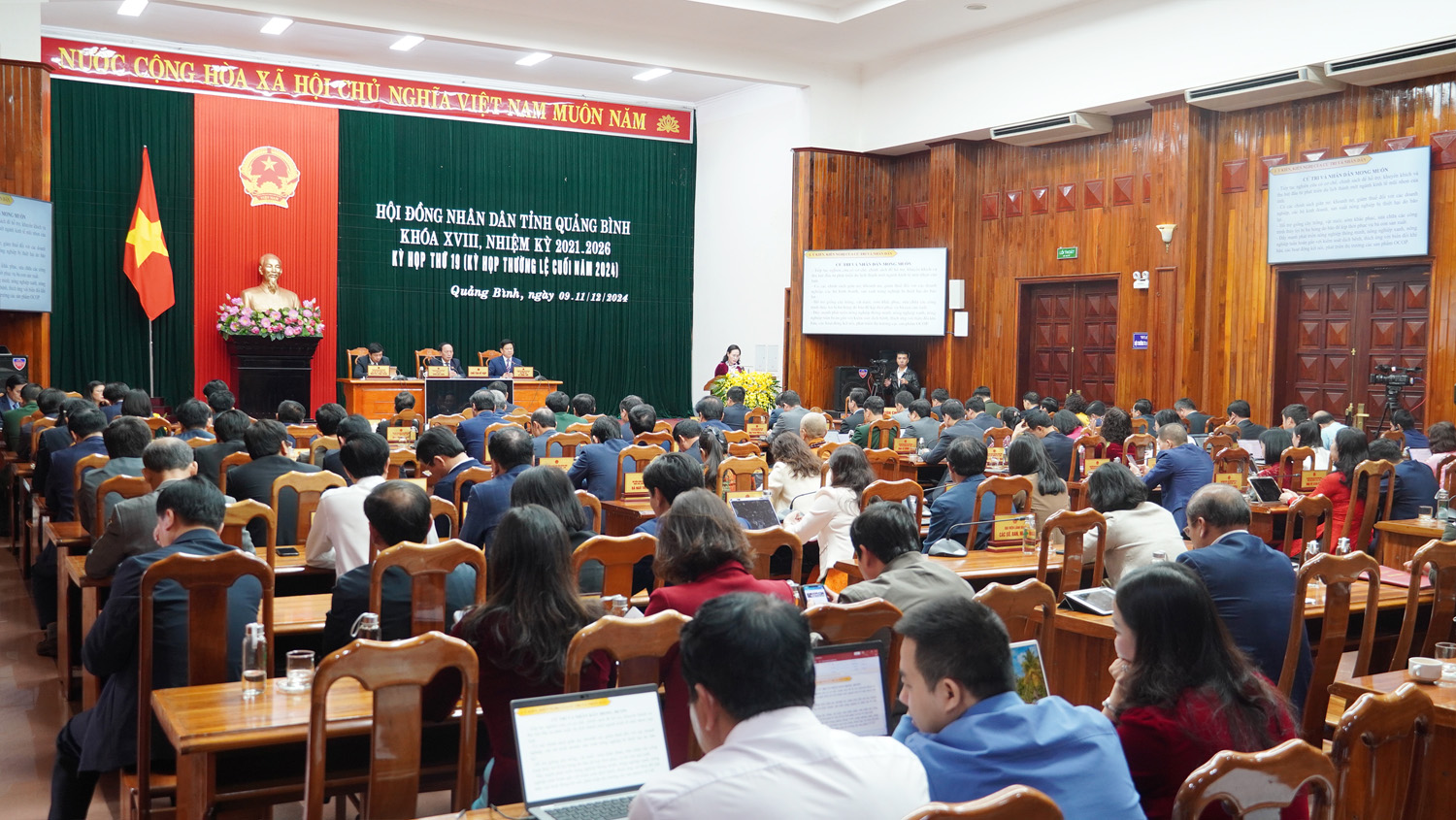 Tăng cường tháo gỡ khó khăn, thúc đẩy phát triển kinh tế-xã hội