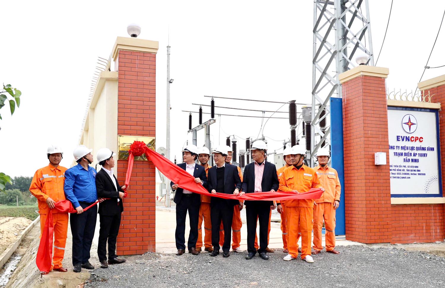 Gắn biển công trình trạm biến áp 110kV Bảo Ninh