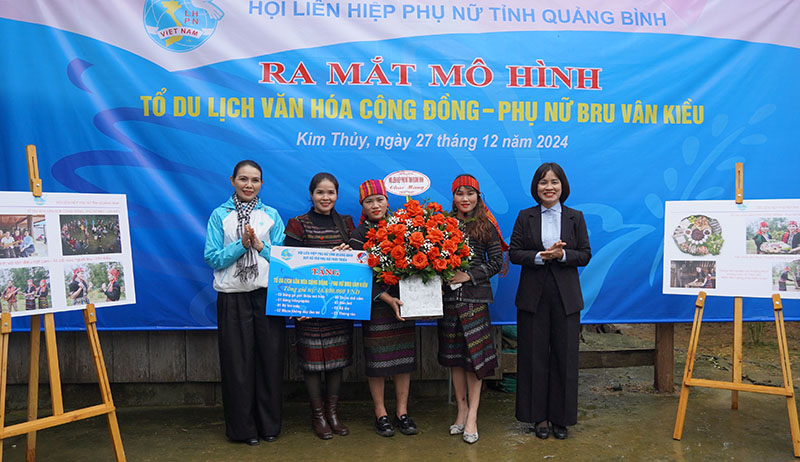 Ra mắt mô hình "Tổ du lịch văn hóa cộng đồng-Phụ nữ Bru-Vân Kiều"