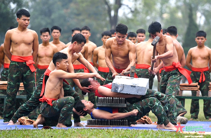 Cán bộ, chiến sĩ đặc công gian khổ trong huấn luyện, học tập. Ảnh: qdnd.vn