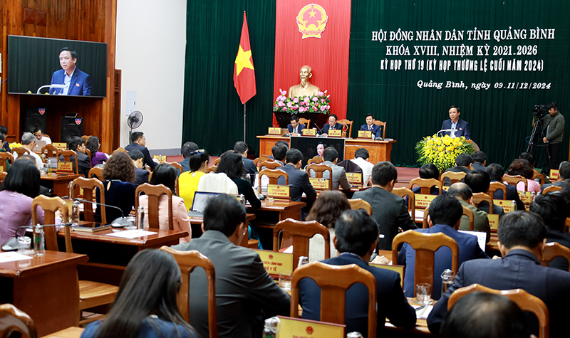 Quang cảnh phiên họp.