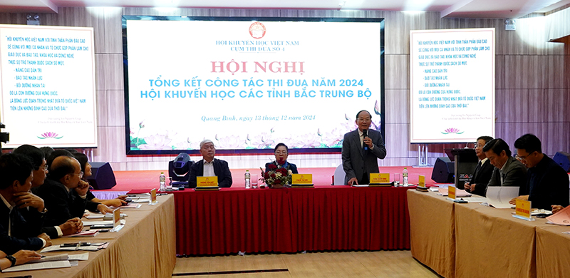 Đại diện Hội Khuyến học trong Cụm thi đua Hội KH các tỉnh Bắc Trung bộ chủ trì hội nghị. 