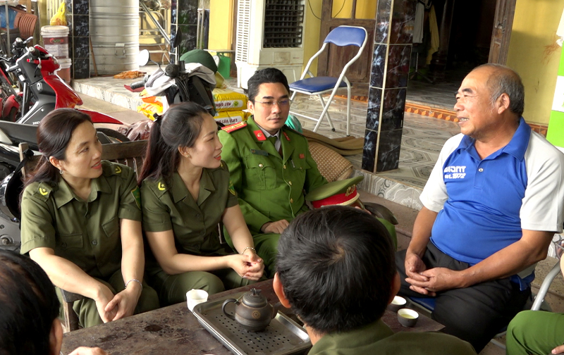 Các nữ thành viên tham gia lực lượng bảo vệ an ninh trật tự ở cơ sở trên địa bàn xã Lộc Ninh đã phát huy được năng lực của mình.