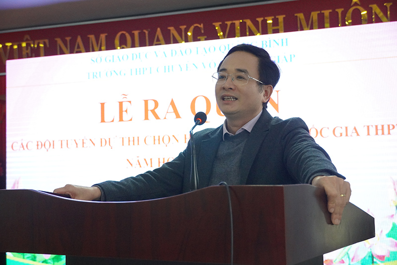 Giám đốc Sở GD-ĐT biểu dương sự nỗ lực của các thầy, cô giáo cùng các em học sinh.