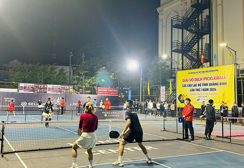 Bộ môn pickleball thu hút sự tham gia, hưởng ứng của đông đảo quần chúng nhân dân ở mọi lứa tuổi tham gia tập luyện và thi đấu.