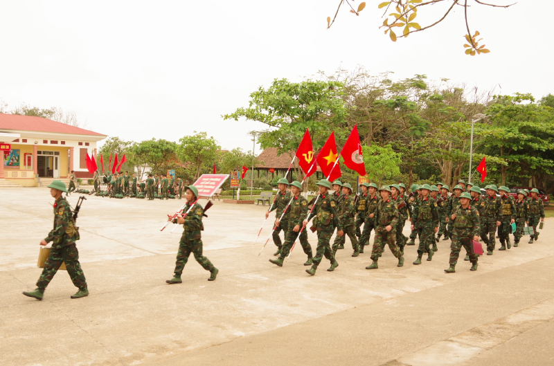 Hoạt động tặng quà, giao lưu văn hóa văn nghệ trên thao trường, góp phần nâng cao đời sống tinh thần, động viên bộ đội hoàn thành tốt nhiệm vụ huấn luyện.