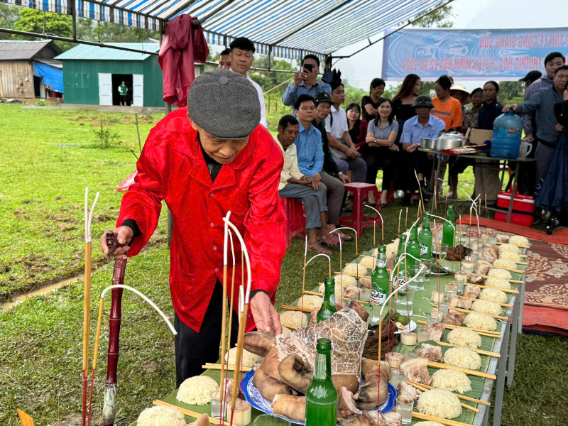 Lễ cúng giang sơn của người Rục xã Thượng Hóa (Minh Hóa).