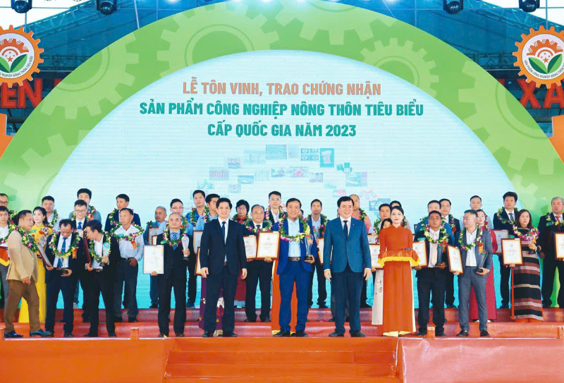 HTX đũa gỗ Quảng Thủy được vinh danh sản phẩm công nghiệp nông thôn tiêu biểu cấp quốc gia 2023.