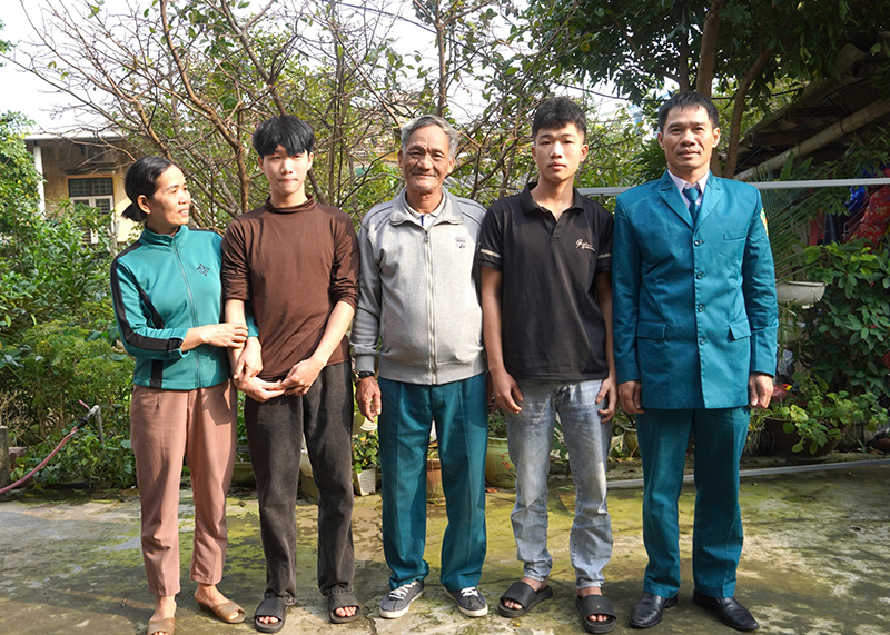 Gác việc riêng vì nghĩa vụ thiêng liêng