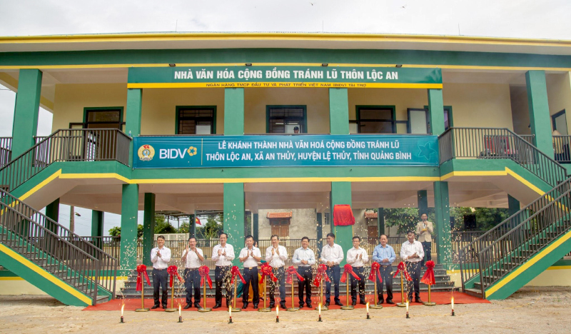 "Điểm tựa" kiên cố cho người dân vùng lũ