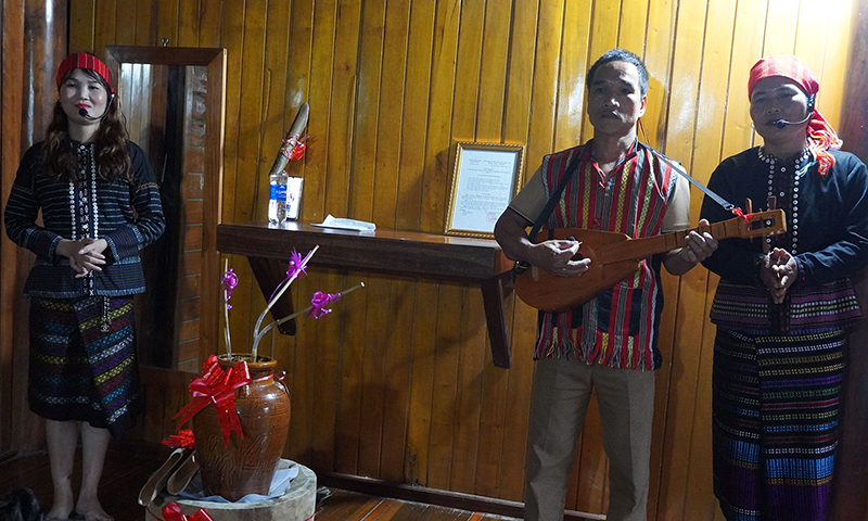 Bản làng vào… "mùa vui"