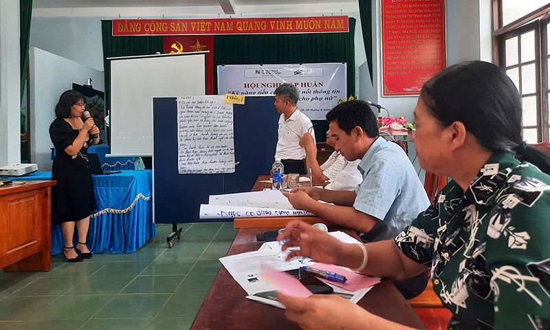 Để phụ nữ tự tin tham gia thị trường lao động