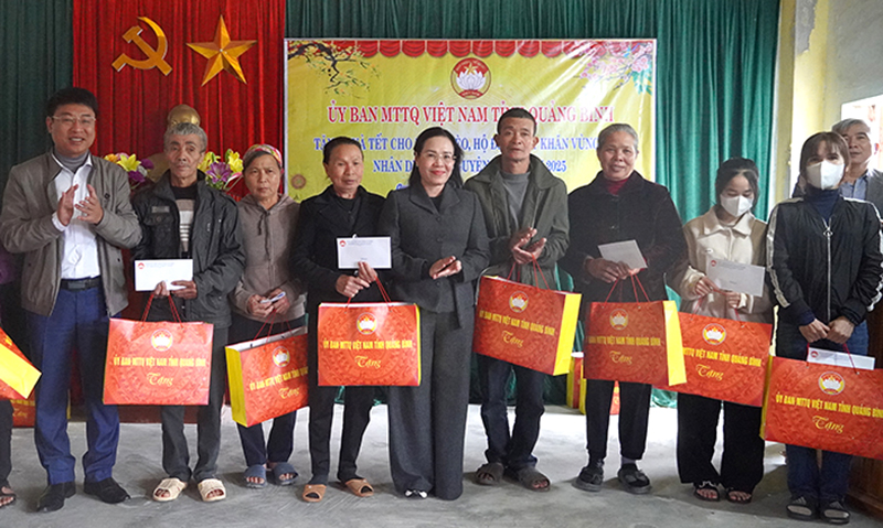 Lãnh đạo tỉnh thăm, chúc Tết các đồng chí nguyên lãnh đạo Ủy ban MTTQVN tỉnh, gia đình chính sách