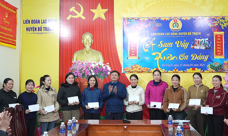 Bố Trạch: Tổ chức chương trình "Tết sum vầy-Xuân ơn Đảng"