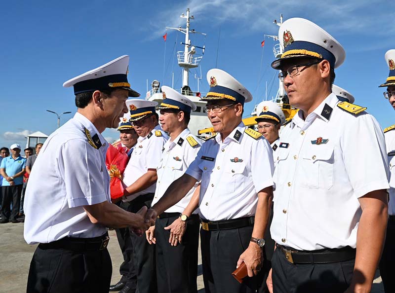 Hoàn thành hải trình thăm, chúc Tết cán bộ, chiến sĩ các nhà giàn DK1