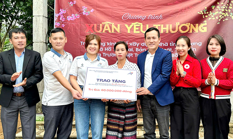 Trao 225 triệu đồng cho các hoàn cảnh khó khăn