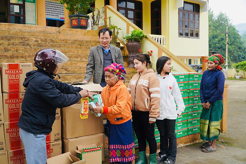 Thăm, tặng quà Tết cho người dân xã Thượng Trạch