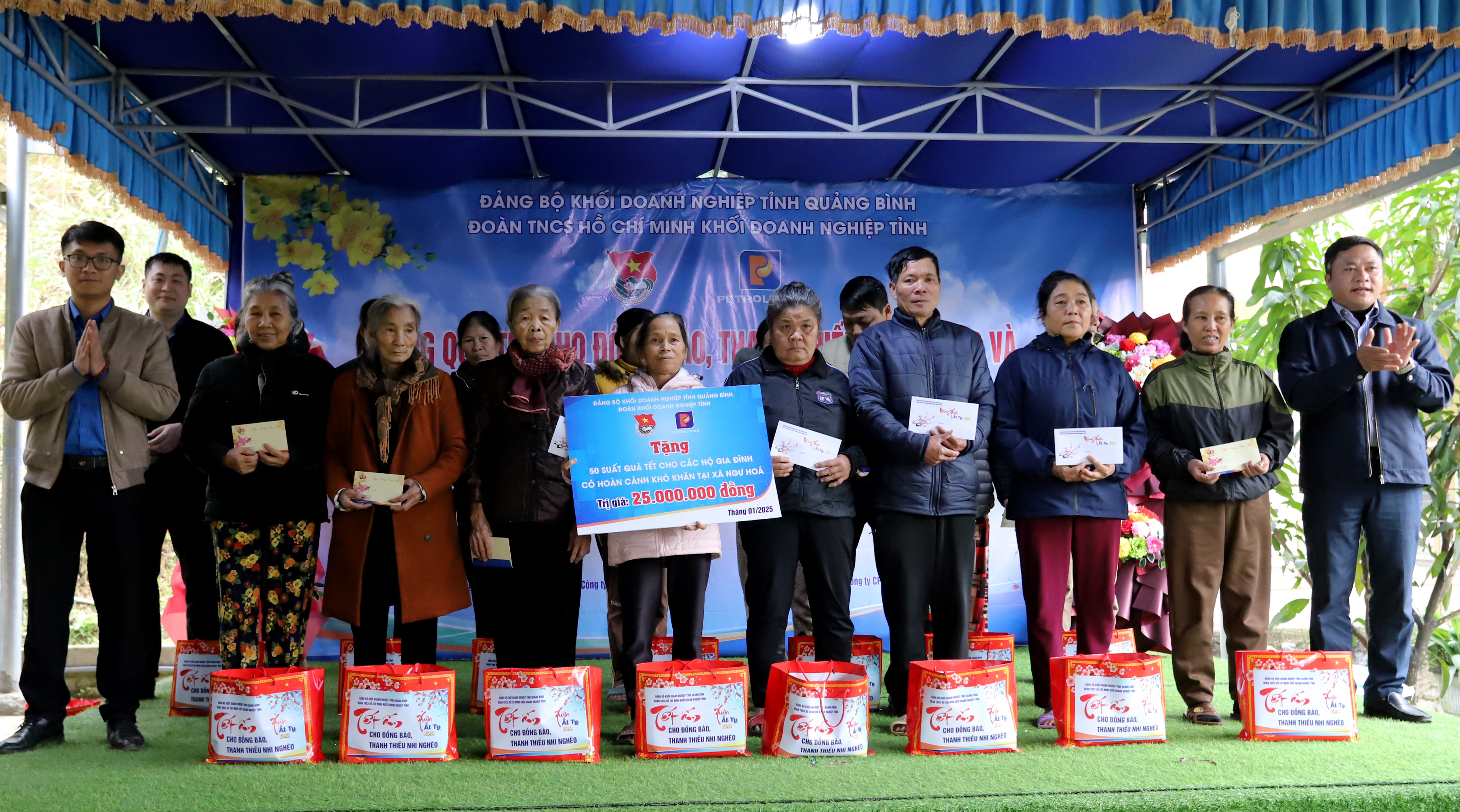 Tết ấm cho đồng bào nghèo