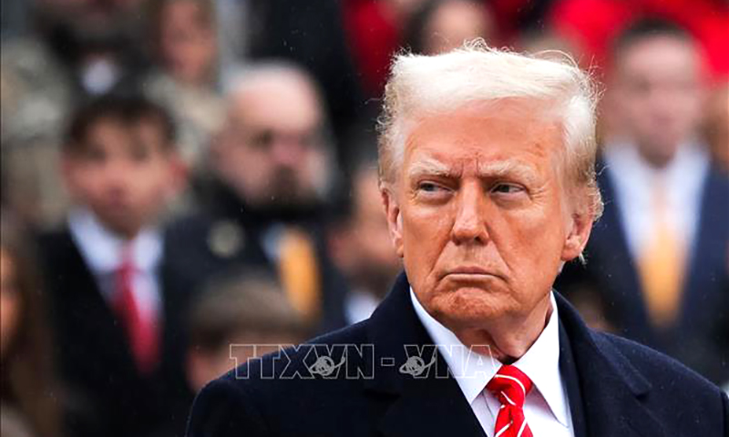 Tân Tổng thống Mỹ Donald Trump ký gần 100 sắc lệnh hành pháp