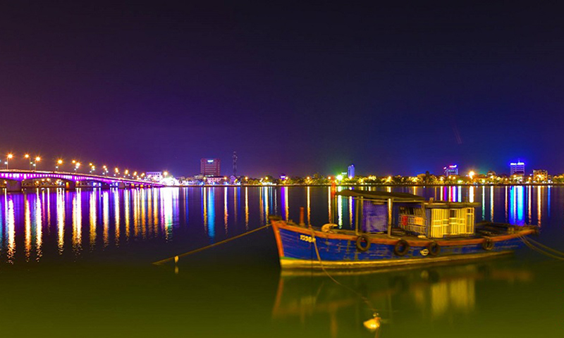 Đêm trăng trên bờ Nhật Lệ