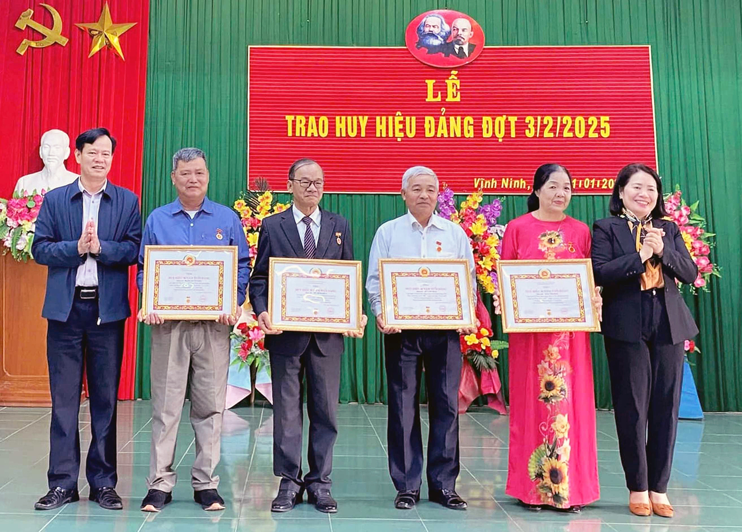 Quảng Ninh: Trao tặng, truy tặng Huy hiệu Đảng cho 134 đảng viên