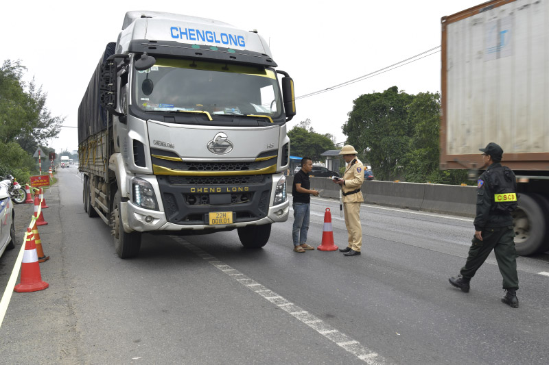 Lực lượng Công an tỉnh tăng cường các biện pháp bảo đảm trật tự, an toàn giao thông dịp cuối năm.