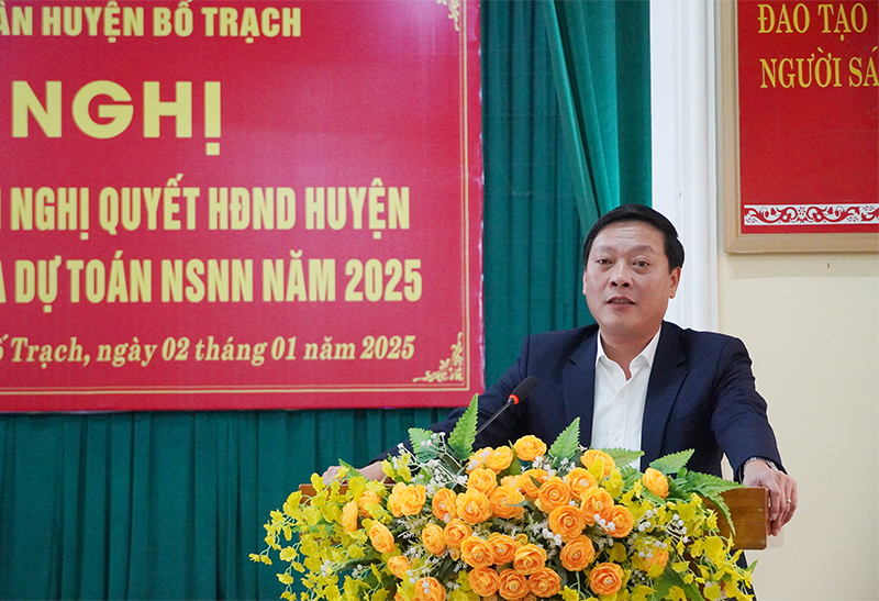 Đồng chí Bí thư Huyện ủy Bố Trạch Nguyễn Ngọc Tuấn phát biểu chỉ đạo tại hội nghị.