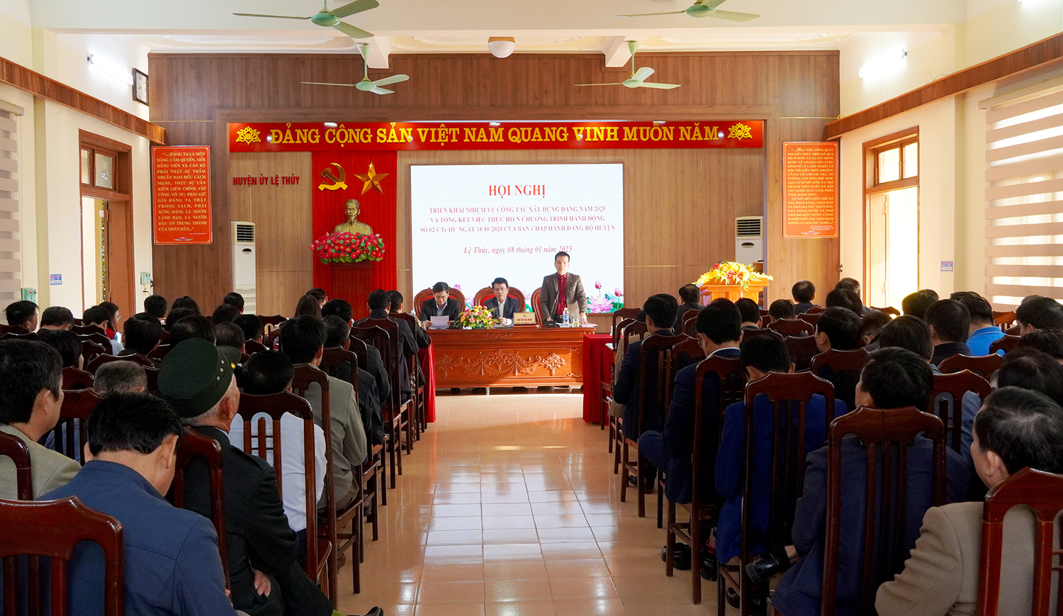Quang cảnh hội nghị.