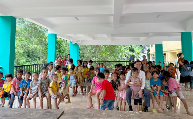 Nhà văn hóa cộng đồng tránh lũ tại bản Trung Sơn (xã Trường Sơn, Quảng Ninh) là ngôi nhà chung cho bà con gặp gỡ, sinh hoạt văn hóa.