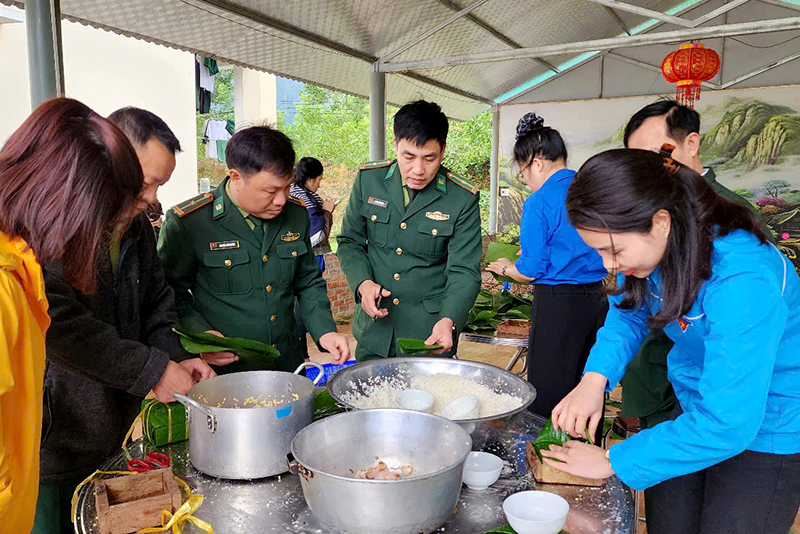 Tổ chức gói bánh chưng Tết