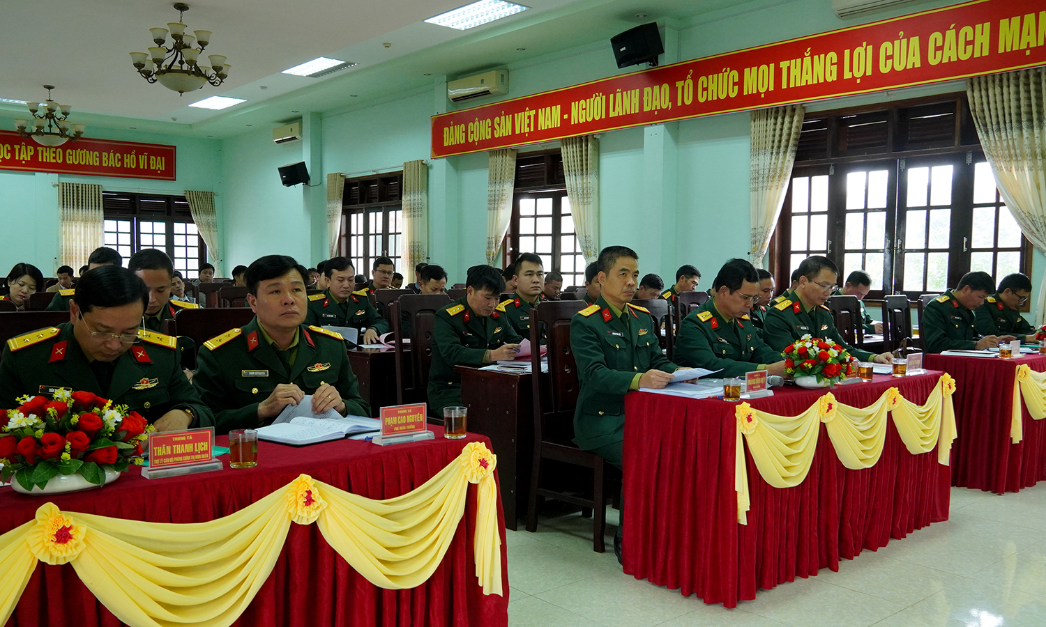 Các đại biểu tham dự hội nghị.