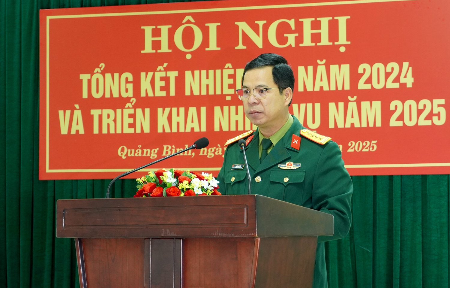 Đồng chí đại tá Khuất Bá Cao, Bí thư Đảng ủy, Phó Tư lệnh Binh đoàn 15 phát biểu chỉ đạo tại hội nghị.