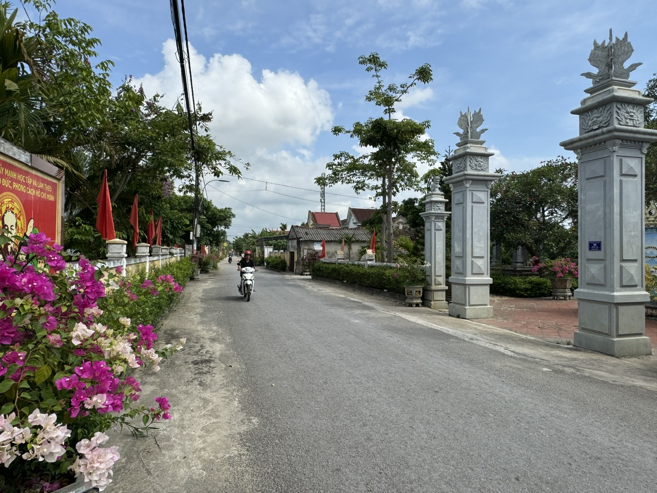 Nông thôn mới tại huyện Lệ Thủy ngày càng khởi sắc.