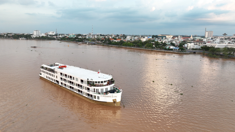 Du thuyền La Marguerite trên dòng sông Cổ Chiên, đoạn qua địa phận tỉnh Vĩnh Long.