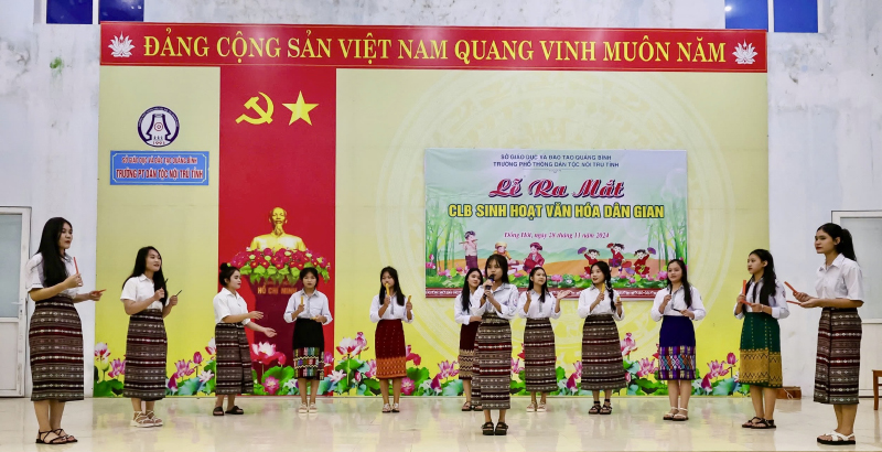 CLB sinh hoạt VHDG Trường PTDTNT tỉnh “gieo mầm” tình yêu với văn nghệ dân gian cho nhiều học sinh.