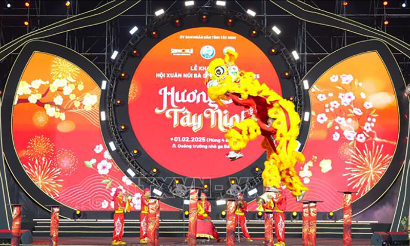 Thủ tướng yêu cầu thực hiện nếp sống văn minh, an toàn, tiết kiệm trong lễ hội Xuân