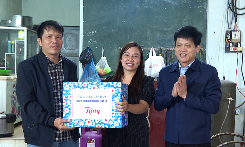 Đồng chí Chủ nhiệm UBKT Tỉnh ủy kiểm tra sản xuất đầu xuân tại huyện Quảng Ninh