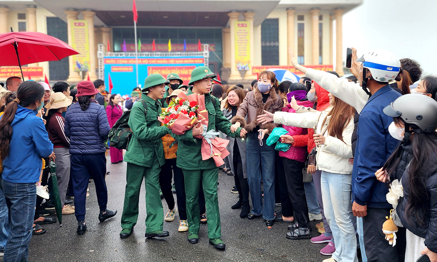 Đi giữa mùa xuân...