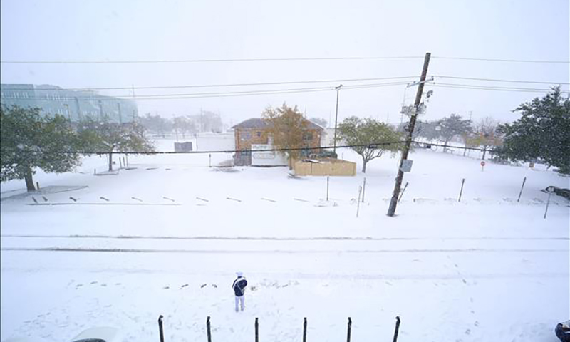 Phần lớn nước Mỹ tiếp tục chìm trong giá rét