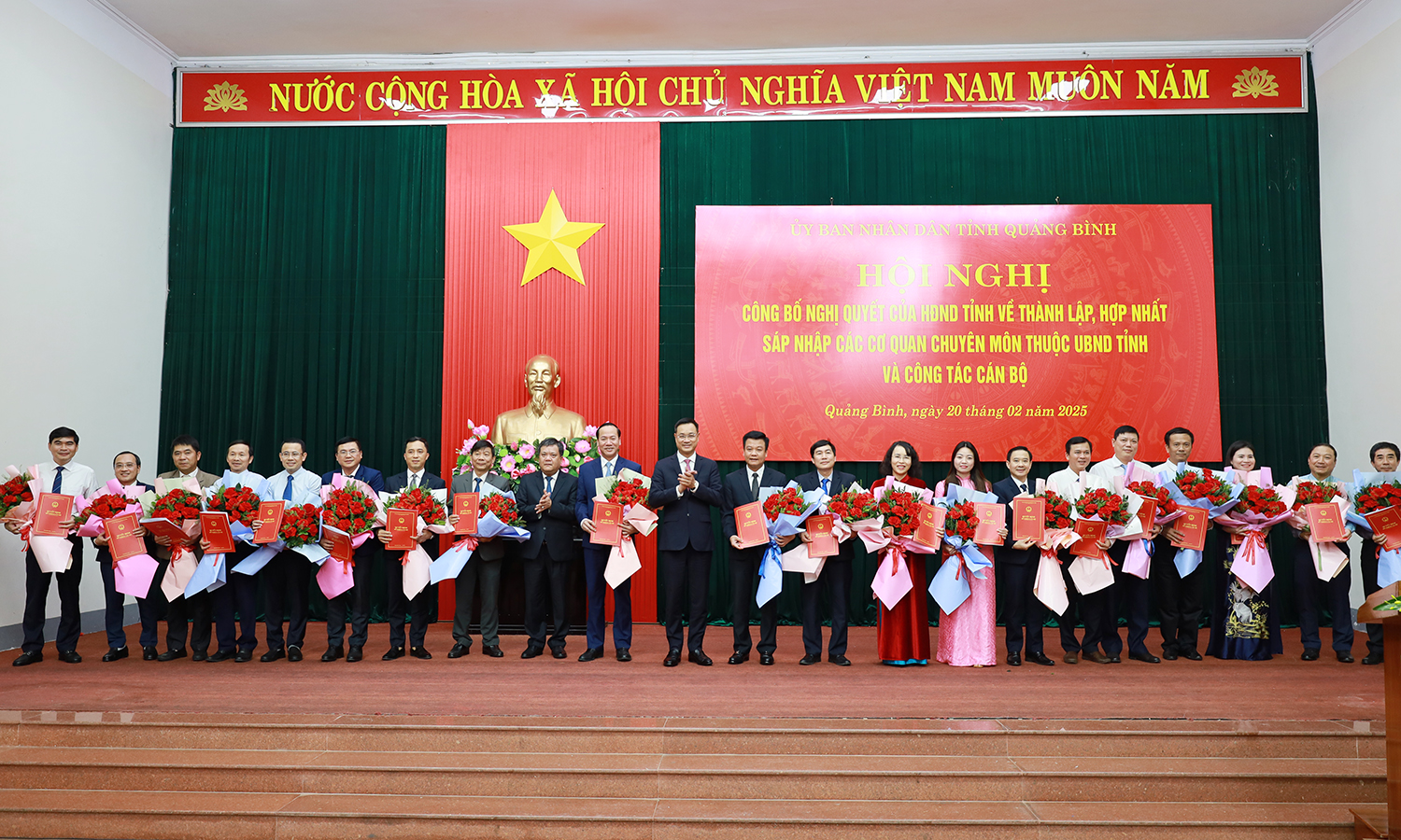 Công bố các nghị quyết của HĐND tỉnh về sắp xếp, tinh gọn bộ máy