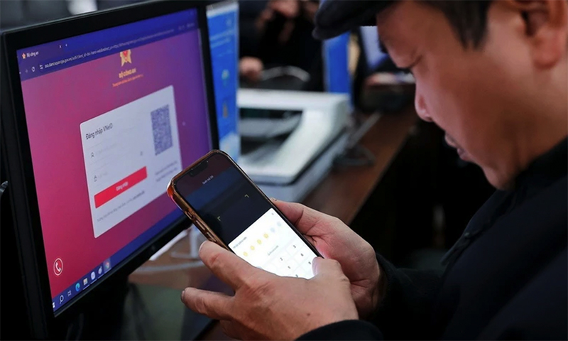 Ứng dụng công nghệ số trong việc tiếp nhận, xử lý thông tin, phản ánh về quy định pháp luật có mâu thuẫn, chồng chéo. (Ảnh minh họa. Nguồn: TTXVN)
