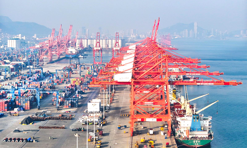 Quang cảnh cảng hàng hóa tại tỉnh Giang Tô, Trung Quốc. Ảnh: THX/TTXVN