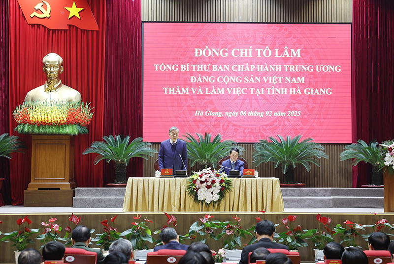 Sáng 6/2/2025, Tổng Bí thư Tô Lâm cùng Đoàn công tác Trung ương làm việc với Ban Chấp hành Đảng bộ tỉnh Hà Giang về kết quả thực hiện Nghị quyết Đại hội XIII của Đảng, Nghị quyết Đại hội Đảng bộ tỉnh lần thứ XVII, phương hướng, nhiệm vụ trọng tâm năm 2025. (Ảnh: Thống Nhất/TTXVN)
