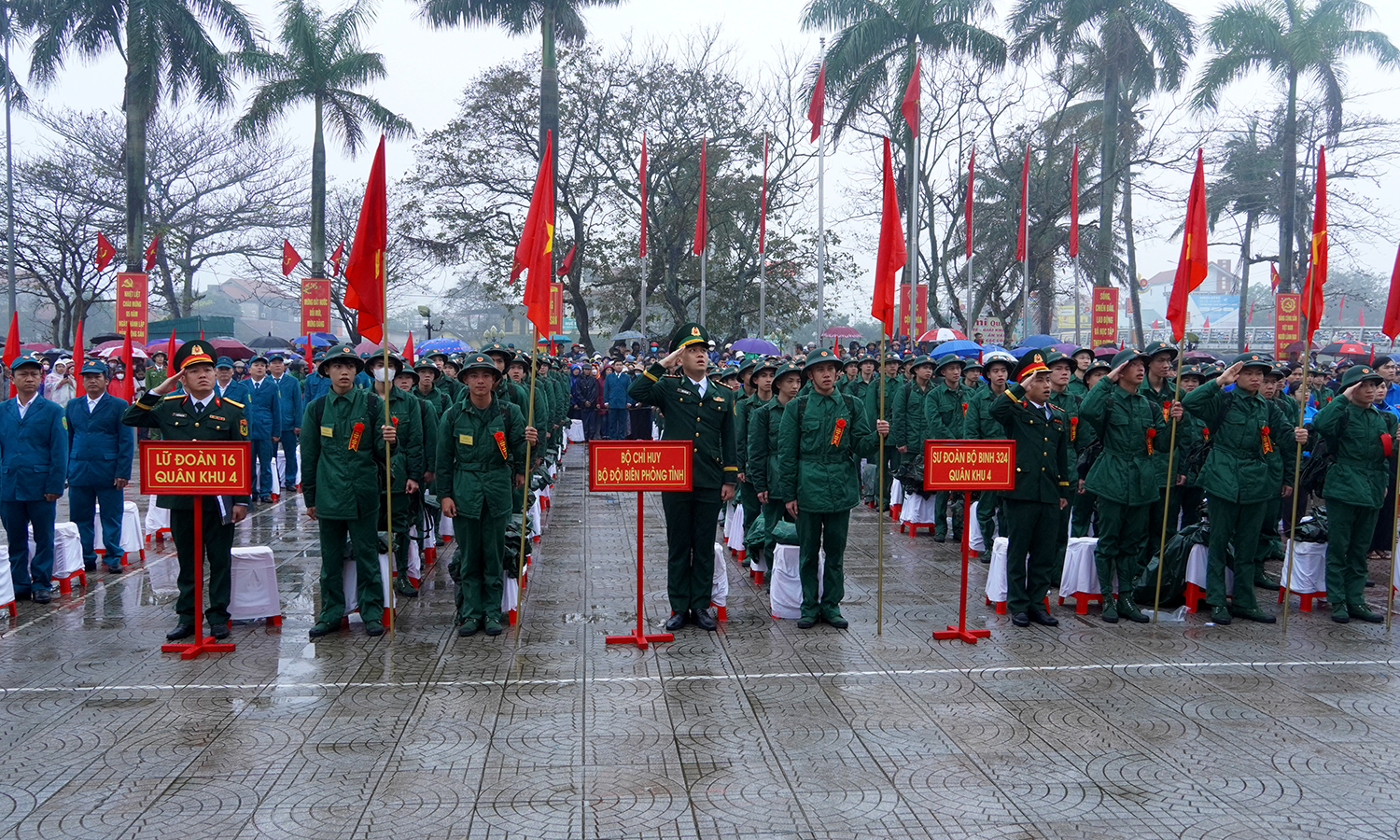 Quang cảnh lễ giao, nhận quân tại huyện Lệ Thủy.