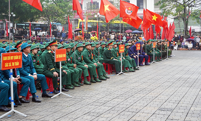 Các tân binh huyện Quảng Ninh trong ngày nhập ngũ.