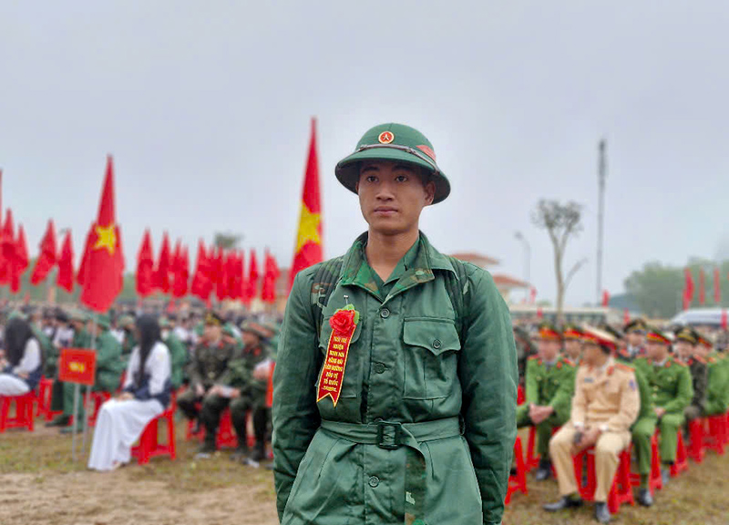 Tân binh Hồ An tại điểm giao nhận quân huyện Minh Hóa.