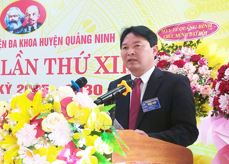 Đồng chí Bí thư Huyện uỷ Quảng Ninh Phạm Trung Đông phát biểu chỉ đạo tại đại hội.