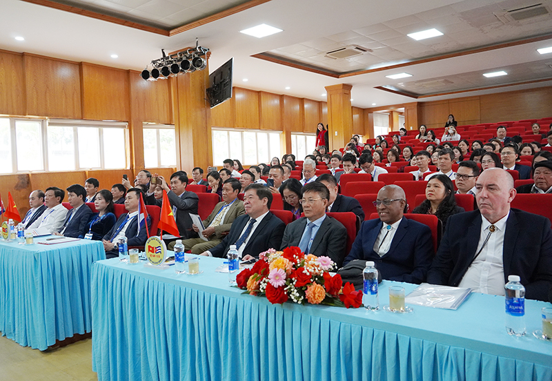 Các đại biểu dự đại hội.