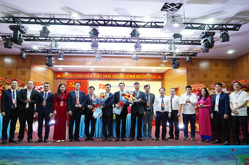 Ban Chấp hành Hội HNVN-CB ra mắt.